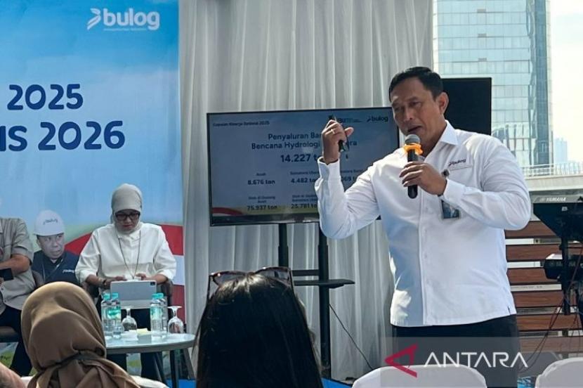 Bulog Siapkan Stok Beras 50 Ton di Bandara Sumatra untuk Bencana