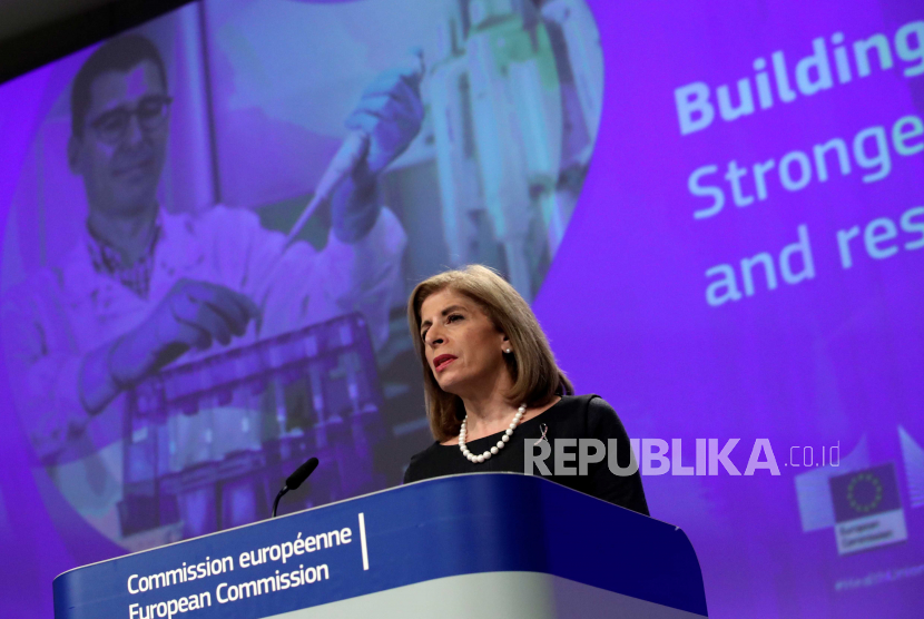  Komisaris Kesehatan Eropa Stella Kyriakides mengingatkan pentingnya penyeragaman masa berlaku sertifikat vaksin Covid-19.