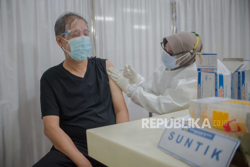 Kepala Dinas Kesehatan Kabupaten Pangandaran, Yani Achmad Marzuki mengatakan, vaksinasi untuk para nakes harus selesai pada Februari selesai.