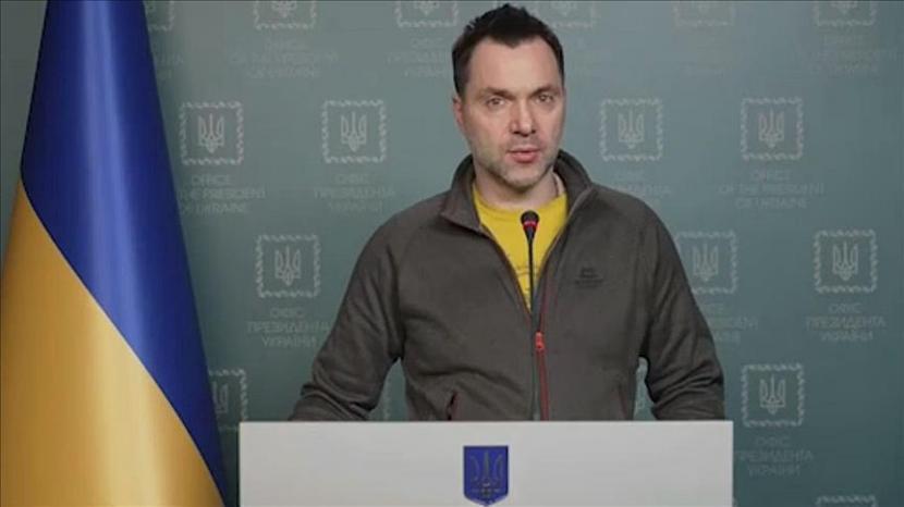  Oleksiy Arestovych, penasihat Presiden Ukraina Volodymyr Zelenskyy, mengundurkan diri setelah mendapat kritik keras atas komentarnya tentang serangan rudal mematikan di Dnipro.