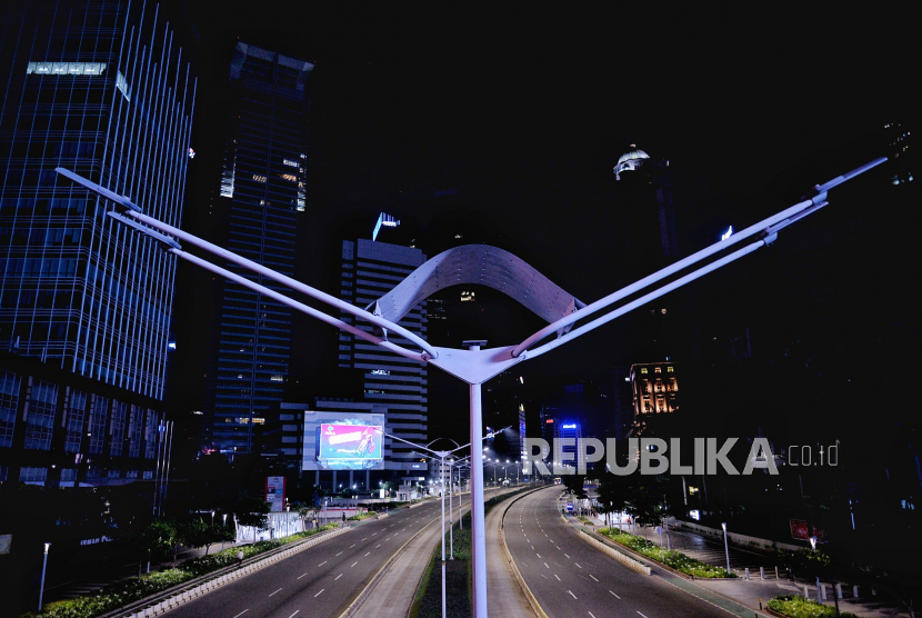 Sejumlah jalan di Jakarta seperti Sudirman-Thamrin, Jalan Gunawarman, SCBD, hingga Kemang ditutup setiap hari sejak pukul 00.00-04.00.
