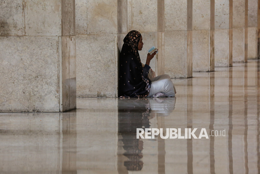 Ilustrasi dzikir menggapai ketenangan.