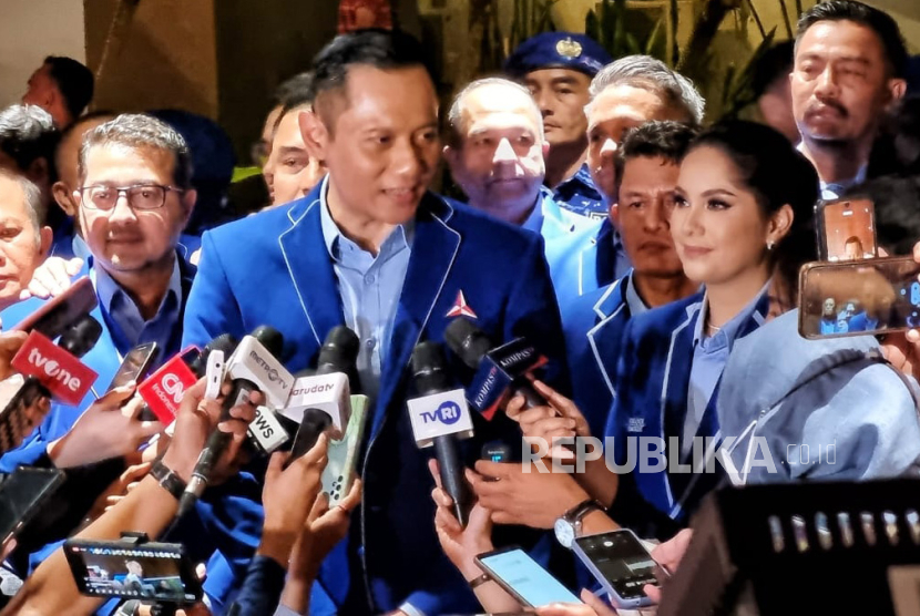 Ketua Umum Partai Demokrat, Agus Harimurti Yudhoyono (AHY) usai rapat pimpinan nasional (Rapimnas) yang resmi mendeklarasikan Prabowo Subianto sebagai bakal calon presiden (capres), di Jakarta Convention Center, Jakarta, Kamis (21/9/2023) malam. 