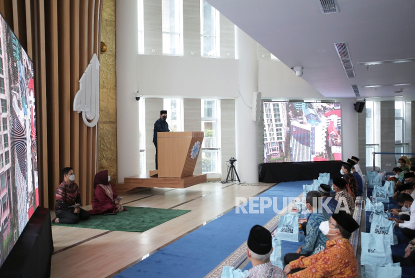At-Tanwir Diproyeksi Jadi Generasi Baru Masjid Muhammadiyah. Menteri BUMN Erick Thohir saat menghadiri peresmian Masjid At-Tanwir di Kompleks Gedung Pusat Dakwah Muhammadiyah, Jakarta Pusat pada Kamis (11/3). 