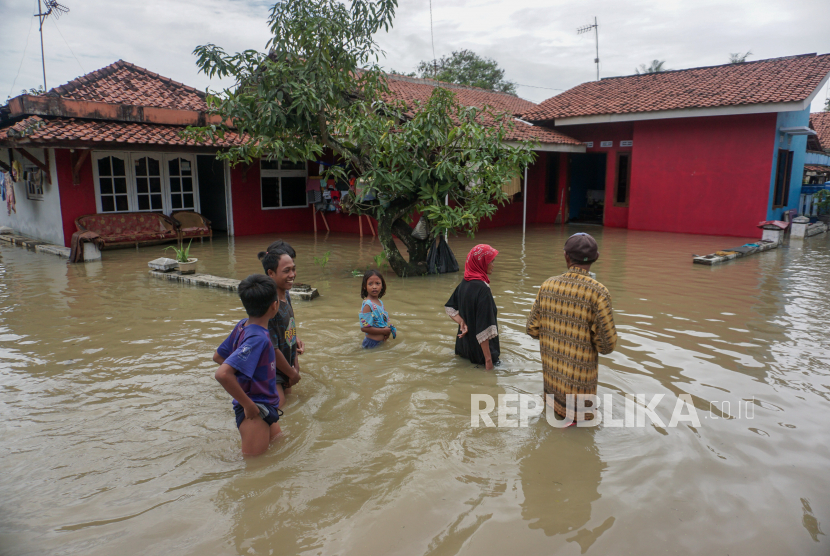 Korban banjir Kabupaten Tangerang, Banten, mulai terserang gatal-gatal.