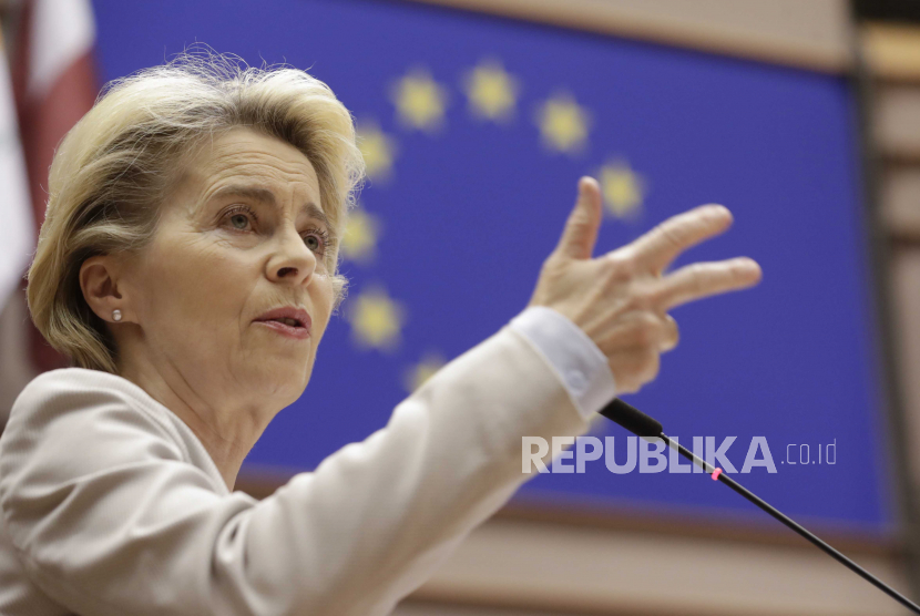  Presiden Komisi Eropa Ursula Von Der Leyen berbicara selama debat tentang dewan Uni Eropa berikutnya dan pengembangan Brexit terakhir selama sesi pleno di Parlemen Eropa di Brussel, Belgia, 25 November 2020.