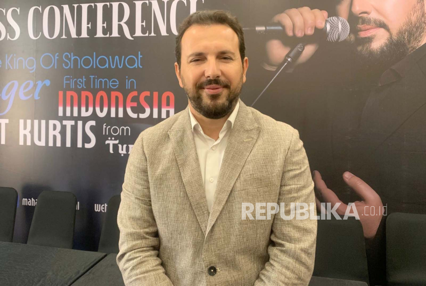 Penyanyi asal Turki, Mesut Kurtis, saat ditemui dalam Mahabbah Festival 2023 di Krakatau Grand Ballroom Taman Mini Indonesia Indah (TMII) Jakarta, Jumat (1/9/2023). 