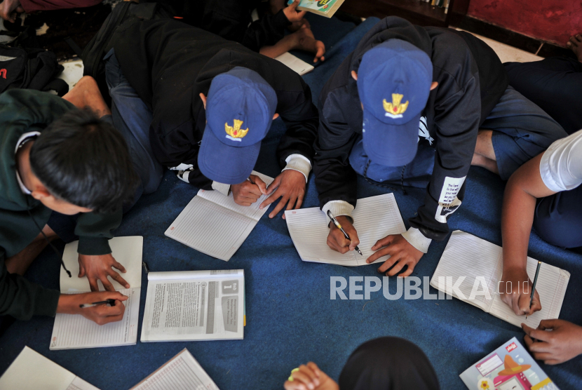 Ilustrasi pelajar. Para siswa SMA akan belajar seluk beluk kepelabuhanan 