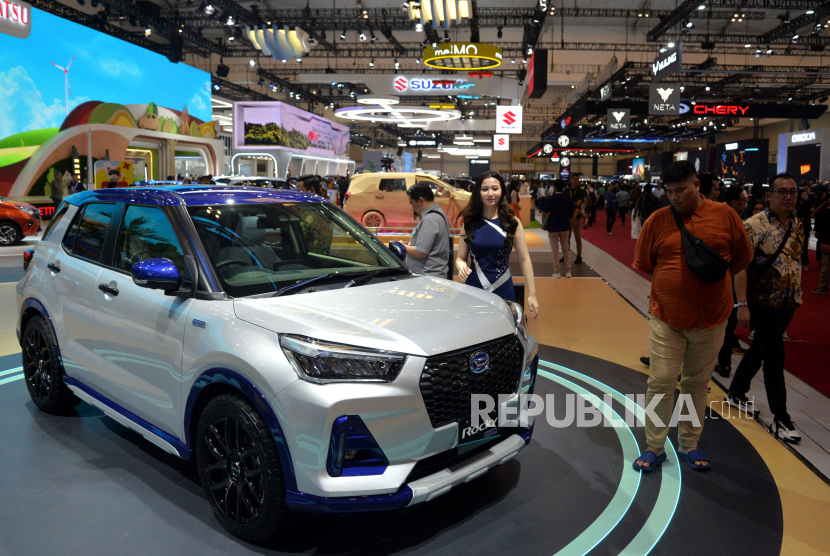Sejumlah Mobil Daihatsu dipamerkan saat Ajang Gaikindo Indonesia International Auto Show (GIIAS) 2024 di ICE BSD, Tangerang,Banten (18/7/2024).