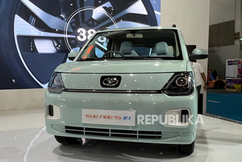 PT Sokonindo Automobile secara resmi memperkenalkan merek mobil listrik SERES di Indonesia dalam acara Periklindo Electric Vehicle Show (PEVS) 2023 di JIExpo Kemayoran, Jakarta, Rabu (17/5/2023).