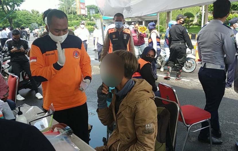 Pengendara Motor Berstatus ODP Terciduk saat Hendak Masuk Surabaya