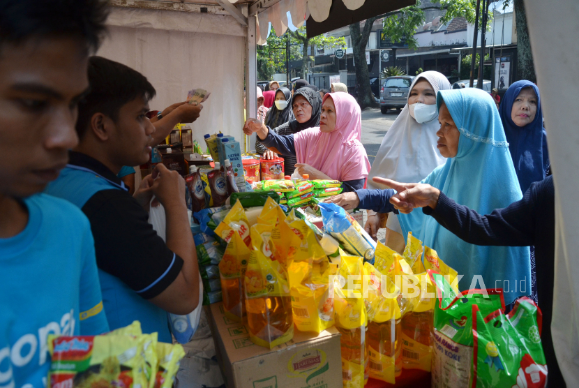 Pasar Murah yang digelar Dinas Perdagangan dan Perindustrian (Disdagin) Kota Bandung, diserbu warga.