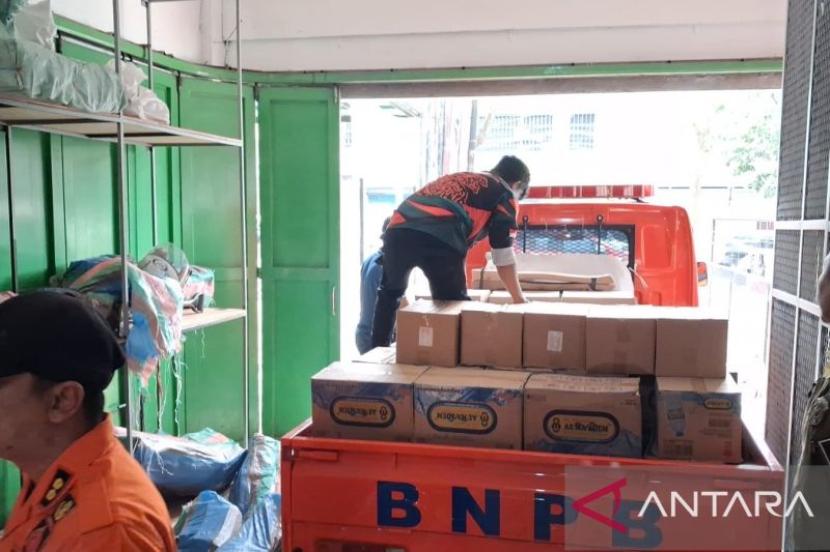 Dinsos Kota Bandung Salurkan Bantuan untuk Korban Longsor Cisarua