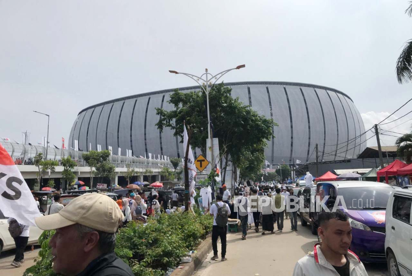 Suasana di luar Jakarta Internasional Stadium (JIS), Jakarta Utara, saat Kumpul Akbar Amin, Sabtu (9/2/2024).
