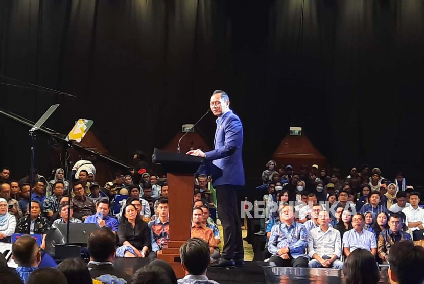 Ketua Umum Partai Demokrat, Agus Harimurti Yudhoyono (AHY) menyampaikan pidato politiknya bertajuk Indonesia Maju Rakyat Sejahtera di Jakarta Convention Center (JCC), Jakarta Pusat, Selasa (6/2/2024). 
