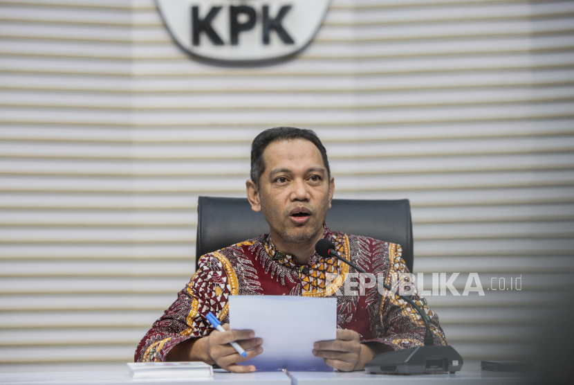 Wakil Ketua KPK Nurul Ghufron menyampaikan konferensi pers di Gedung Merah Putih KPK, Jakarta Selatan, Jumat (8/12/2023).