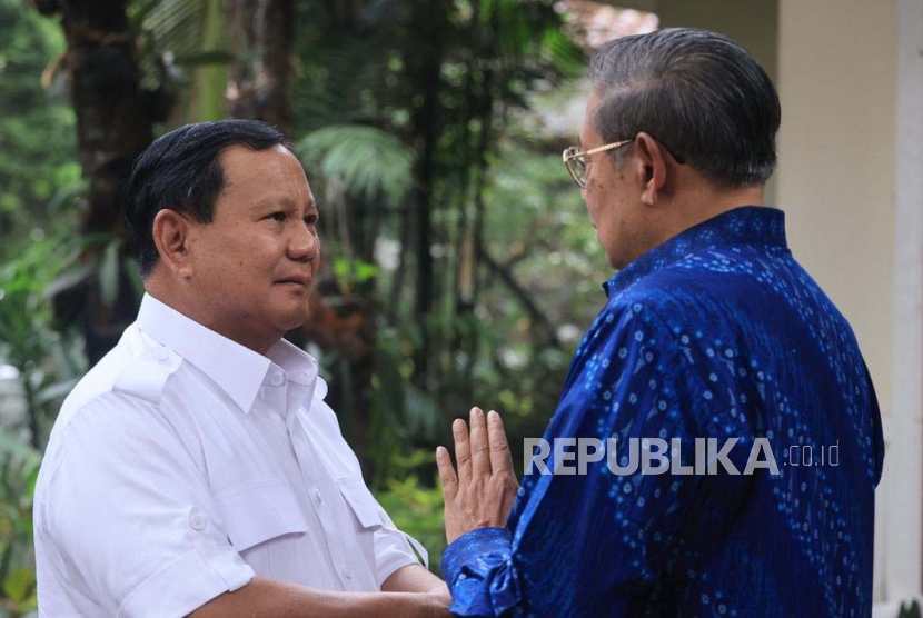 Capres nomor urut 2 Prabowo Subianto menemui Ketua Majelis Tinggi Partai Demokrat, Susilo Bambang Yudhoyono (SBY) di Puri Cikeas, Kabupaten Bogor, Rabu (25/10/2023) pagi.  