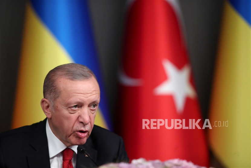 Presiden Turki Recep Tayyip Erdogan menegaskan kebebasan berpikir bukan berarti menyerang Alquran 