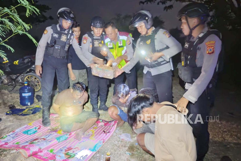 Tim Patroli TRC Wiralodra Polres Indramayu menangkap tersangka pengedar obat keras.