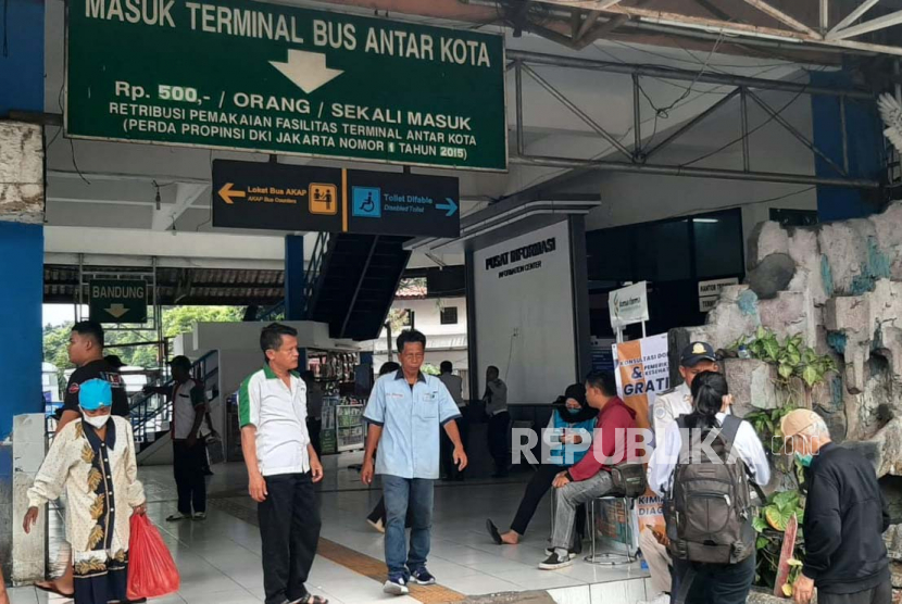 Kondisi Terminal Kampung Rambutan, Jakarta Timur pada Kamis (20/4/2023) (ilustrasi). Komandan Regu (Danru) Terminal Kampung Rambutan Jumali mengatakan, pihaknya telah menyiagakan angkutan dalam kota selama 24 jam untuk mengantisipasi arus balik penumpang dari daerah.