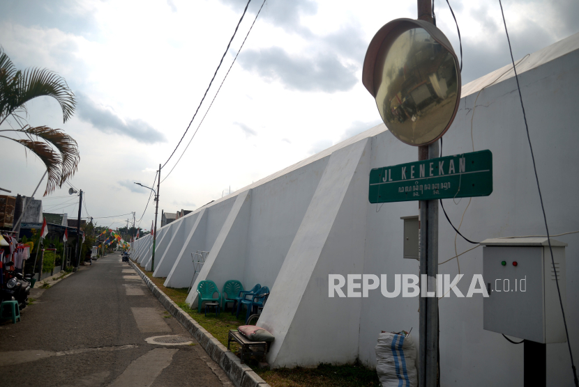 Bangunan benteng hasil revitalisasi Benteng Baluwarti Keraton Yogyakarta tahap pertama yang sudah jadi, Yogyakarta, Selasa (22/8/2023). Pembangunan benteng Keraton Yogyakarta sisi Timur ini merupakan proyek revitalisasi Benteng Baluwarti Keraton Yogyakarta dengan tujuan mengembalikan ke bentuk semula. Proyek revitalisasi benteng sisi Timur ini merupakan tahap kedua yang dimulai Pojok Beteng Utara Timur menuju Plengkung Madyasura. Sedangkan untuk revitalisasi tahap pertama mulai dari Plengkung Tarunasura hingga Pojok Beteng Utara Timur Keraton Yogyakarta.