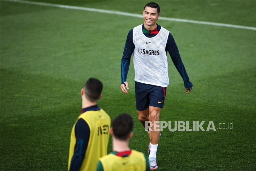  Cristiano Ronaldo saat berlatih bersama Portugal jelang melawan Liechtenstein di Euro 2024.