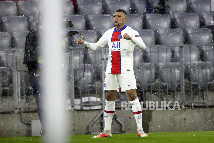 Kylian Mbappe dari PSG saat merayakan gol.