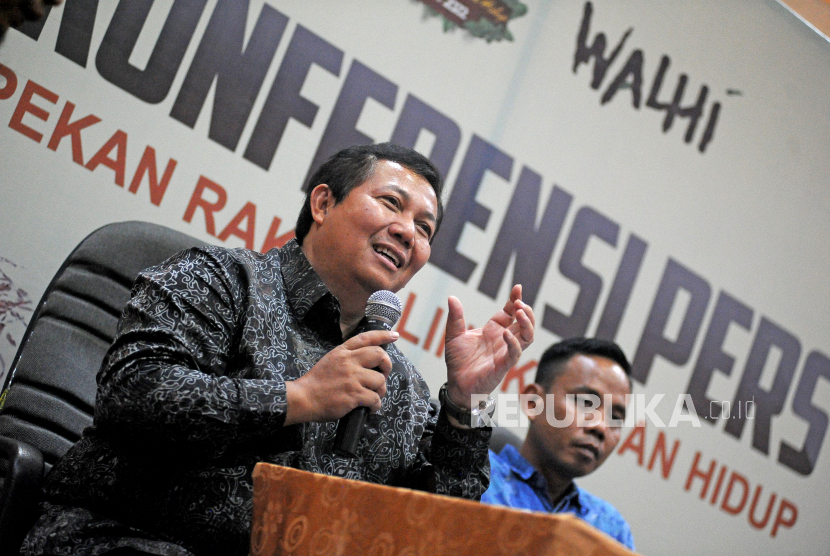 Dirjen Perhutanan Sosial dan Kemitraan Lingkungan (PSKL) KLHK, Bambang Supriyanto (kiri).