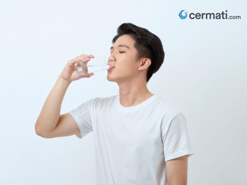 Minum Air Putih: Inilah 10 Manfaat Air Putih untuk Kesehatan, Jangan Malas Minum!