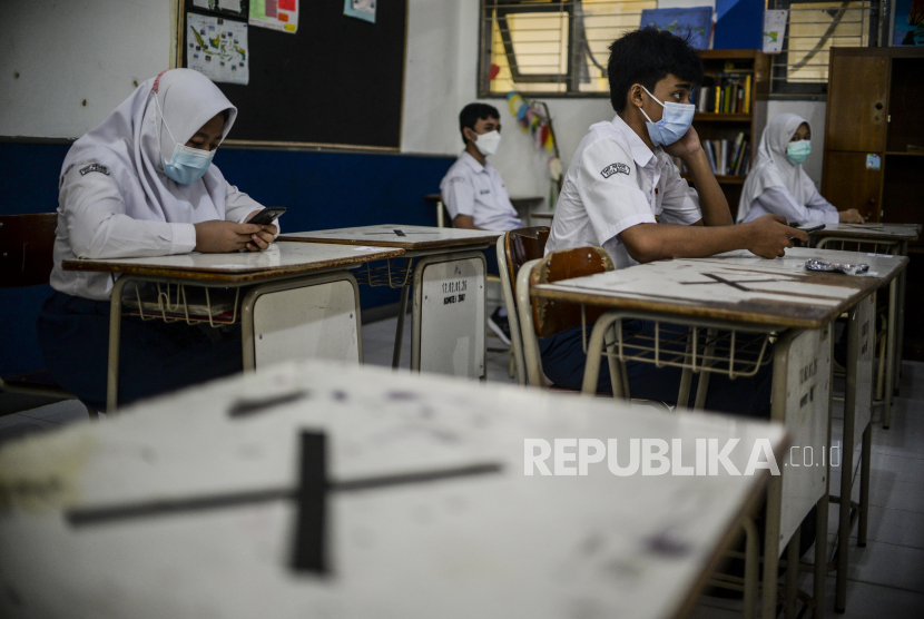 Pemerintah (Pemkot) Bogor memastikan tetap menghentikan Pembelajaran Tatap Muka (PTM) di Kota Bogor untuk sementara. 
