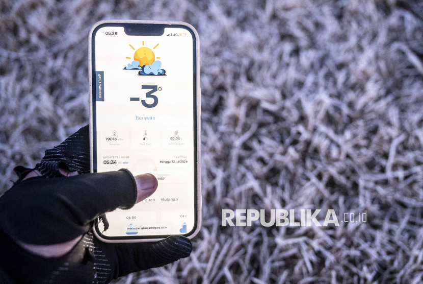 Lagi-Lagi Dieng Diselimuti Salju, Suhu Turun Hingga Minus 3 Derajat