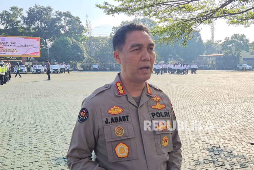 Polda Jawa Barat menerjunkan 2.012 personel menyasar para pelanggar lalu lintas selama operasi patuh lodaya selama 14 hari sejak tanggal 15 Juli hingga 28 Juli mendatang. 