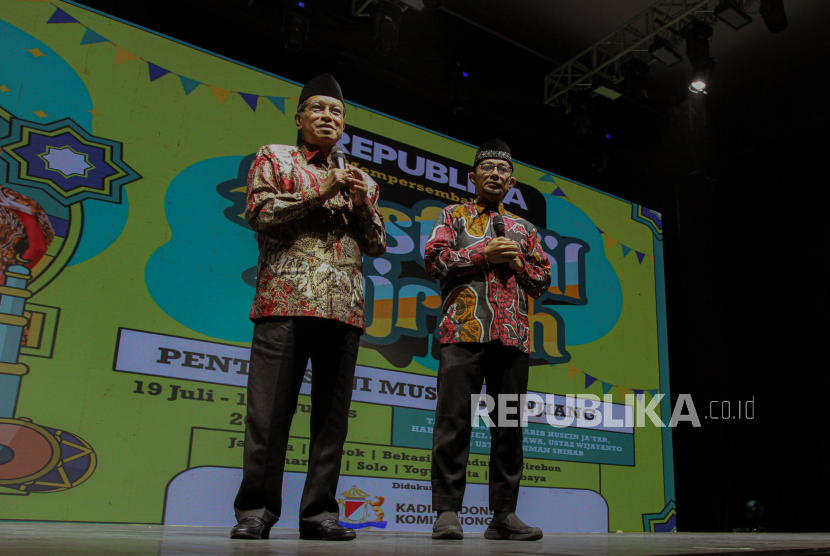 Ustaz Wijayanto bersama KH Said Aqil Siradj menyampaikan tausiyah saat gelaran Festival Hijriah di Jogja Expo Center, Bantul, Daerah Istimewa Yogyakarta, Senin (7/8/2023).