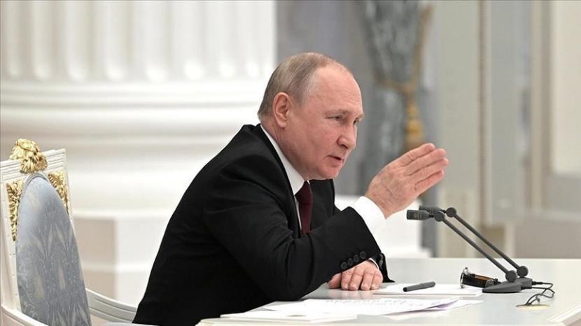 Rusia berhasil mengatasi kesulitan di sektor keuangan yang disebabkan oleh sanksi Barat, kata Presiden Vladimir Putin pada Selasa (7/3/2023).