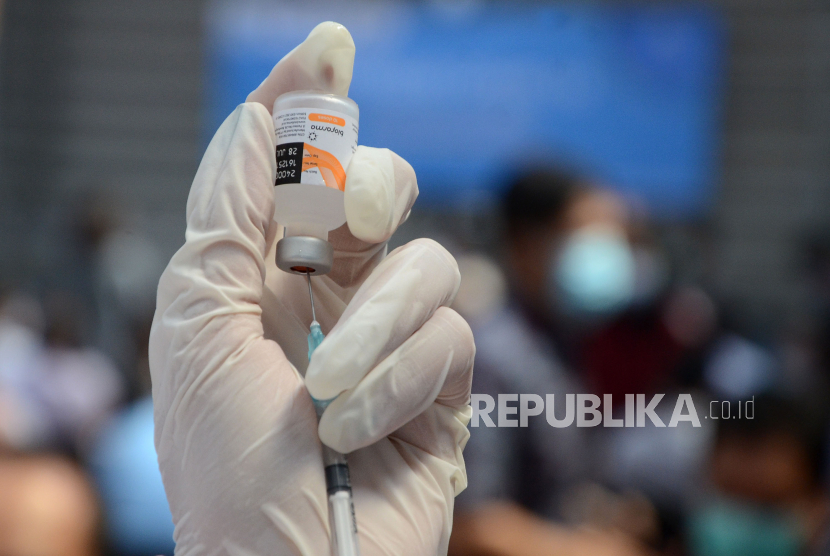 Vaksin Covid-19 asal China disebut tak bisa berikan perlindungan maksimal.
