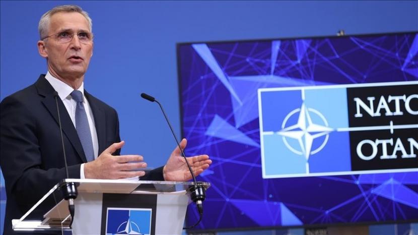 Berbicara pada pertemuan luar biasa para pemimpin NATO, kepala aliansi NATO pada akhir pekan lalu meminta Rusia untuk segera menghentikan operasi militernya di Ukraina.