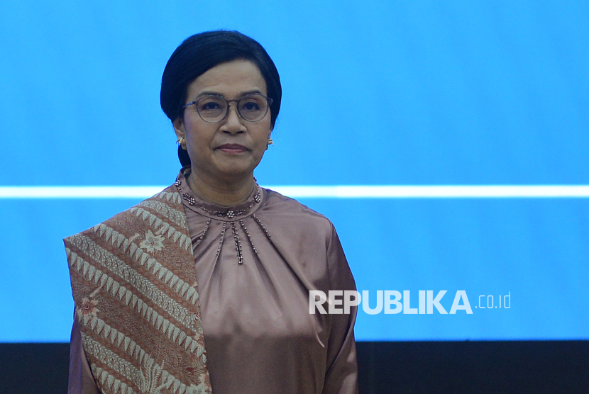 Pejabat lama Menteri Keuangan Sri Mulyani saat acara serah terima jabatan di Kemenkeu, Jakarta, Selasa (9/9/2025). Purbaya Yudhi Sadewa menggantikan Sri Mulyani sebagai Menteri Keuangan usai dilantik oleh Presiden Prabowo Subianto pada Senin (8/9).