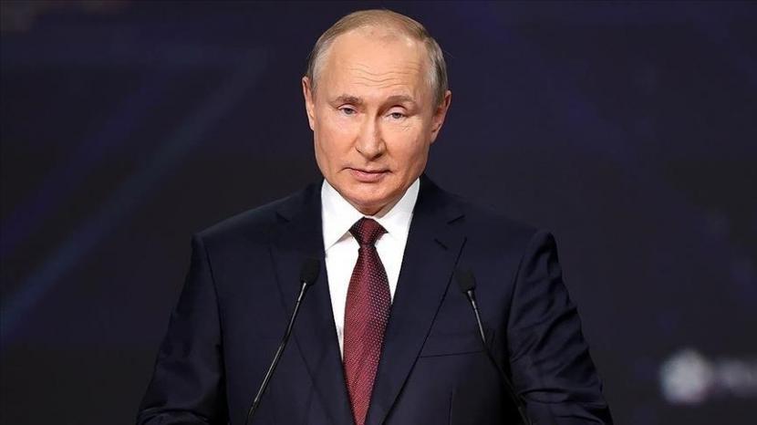 Presiden Rusia Vladimir Putin mengatakan negaranya siap membantu mengatasi krisis ketahanan pangan global jika sanksi Barat yang dijatuhkan terhadap negaranya dicabut