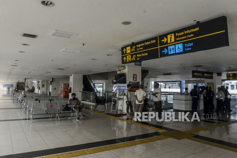Suasana sepi di Terminal Pulogebang, Jakarta Timur