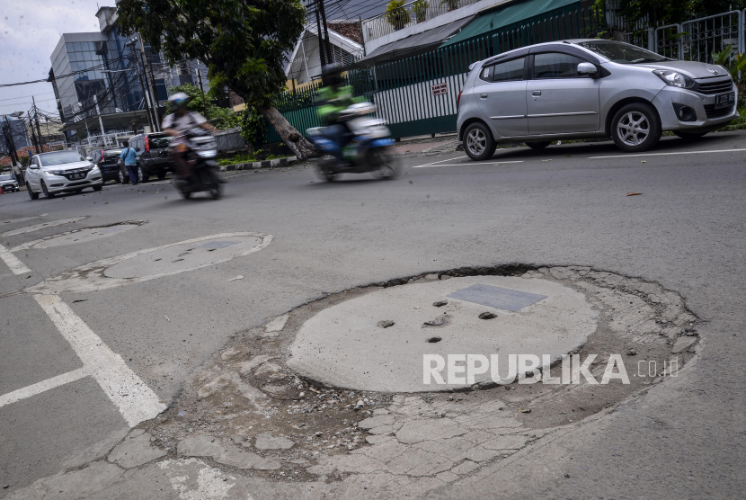 Kondisi sumur resapan yang telah rusak di Jalan Batu Ceper, Kecamatan Gambir, Jakarta Pusat, Rabu (4/1/2023). 
