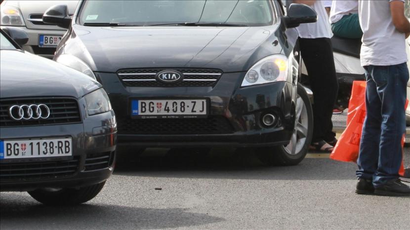 Sejak Senin (20/9), Kosovo telah melarang kendaraan dengan pelat nomor Serbia untuk lewat, hingga memicu ketegangan antara Kosovo dengan Serbia.