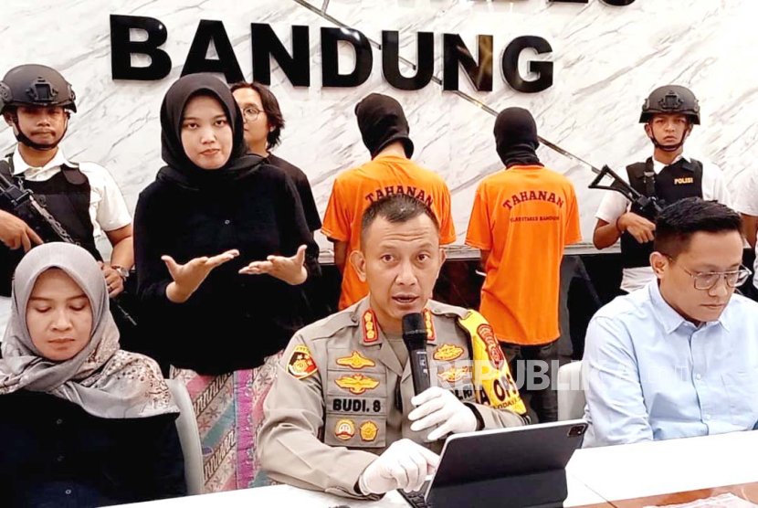 Polrestabes Bandung melakukan konferensi pers terkait kasus anak SD yang dilaporkan hilang, di Markas Polrestabes Bandung, Rabu (20/12/2023).