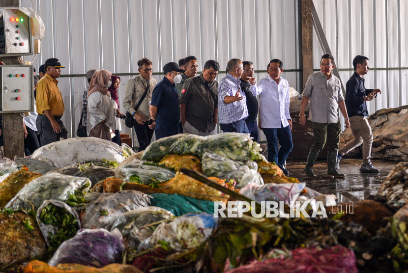 Menteri LH Minta Persoalan Sampah di Pasar Caringin Selesai dalam Dua Pekan Kedepan