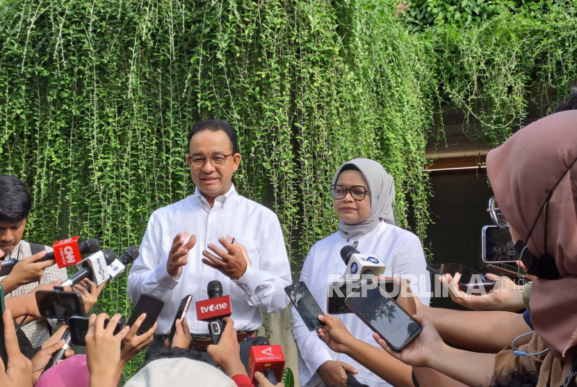 Calon presiden dari Koalisi Perubahan Anies Baswedan menjelang kegiatan kampanye Pilpres 2024 di kediamannya, Pendopo Anies Baswedan di kawasan Jakarta Selatan, Selasa (28/11/2023). 