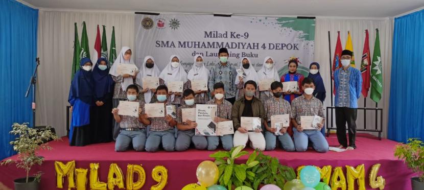 Milad Ke-9, SMA Muhammadiyah 4 Depok Luncurkan Dua Buku - Suara Muhammadiyah