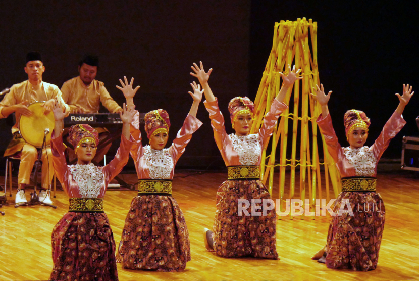 Penampilan karya seni budaya dari Jambi, (ilustrasi). Direktur Pengembangan dan Pemanfaatan Kebudayaan, Kemendikbudristek RI, Restu Gunawan menilai, budaya Indonesia saat ini telah banyak bergeser.