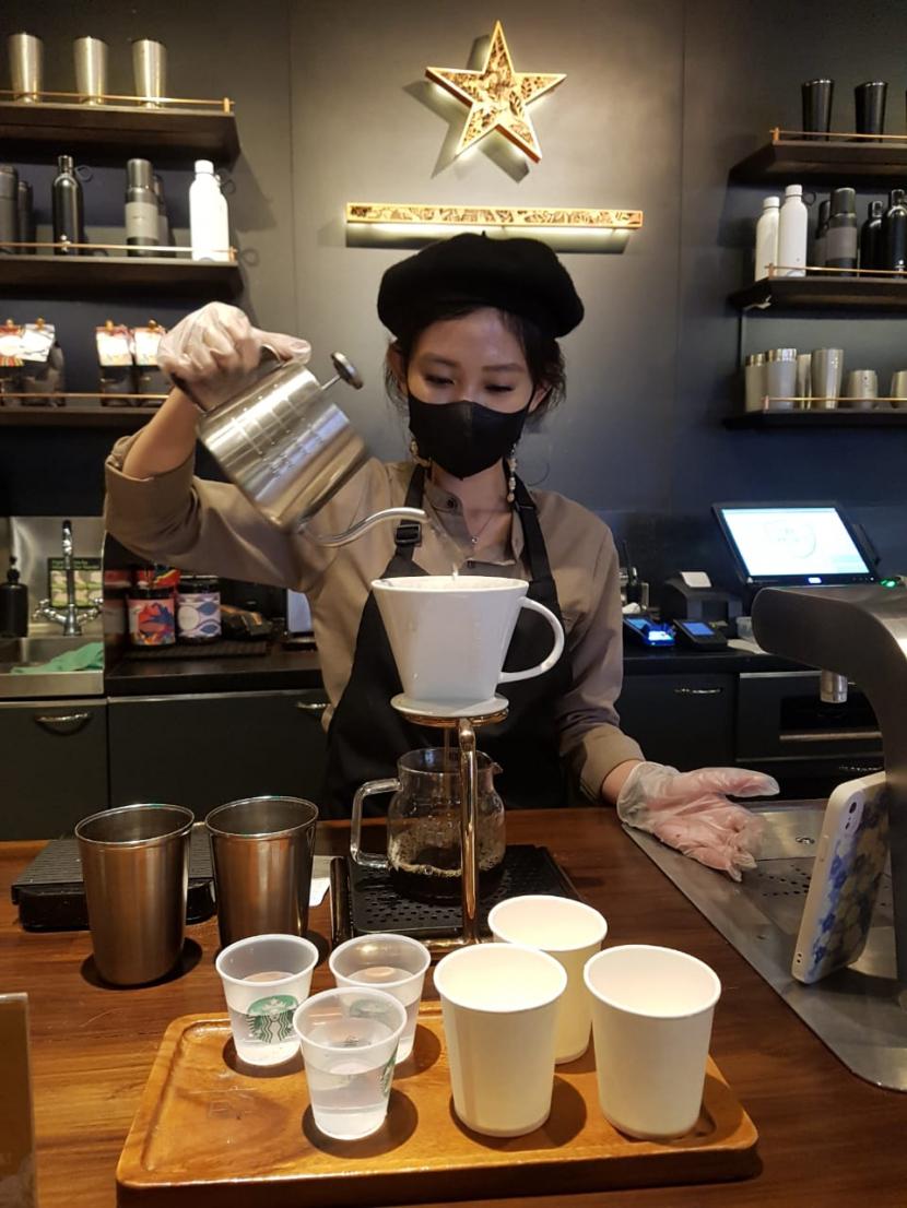 Kopi metode manual brew Starbucks Reserve