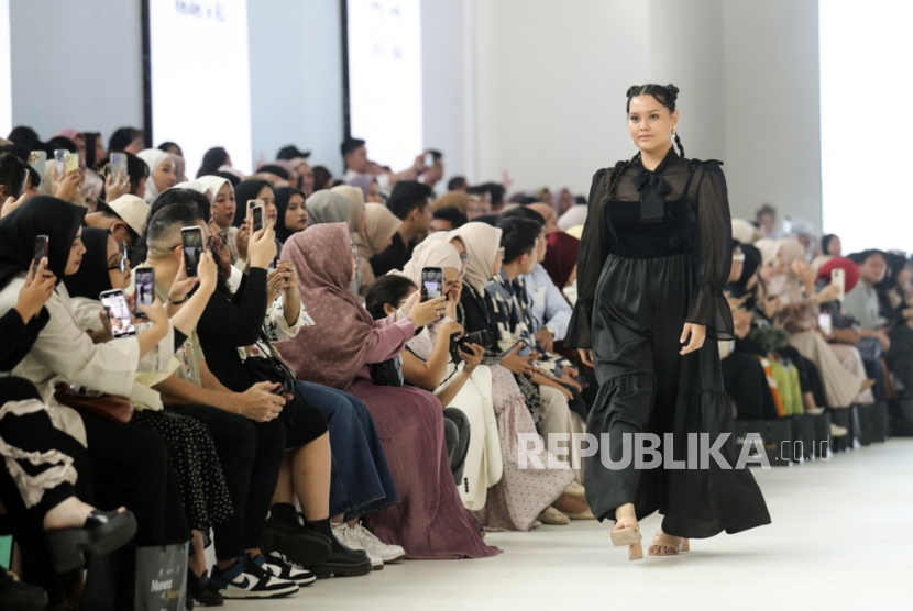 Bigissimo menampilkan koleksi terbarunya Manifesto  yang diperagakan oleh para model berukuran plus di ajang Jakarta Fashion Week.