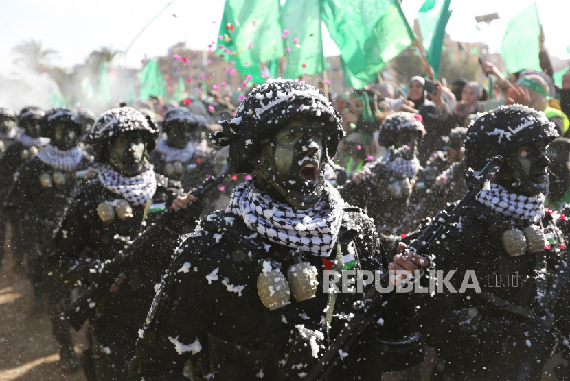  Pendukung Hamas Palestina menghadiri rapat umum yang menandai peringatan 35 tahun berdirinya gerakan tersebut, di Kota Gaza 14 Desember 2022. Lebanon Desak Israel Akhiri Pengepungan di Gaza