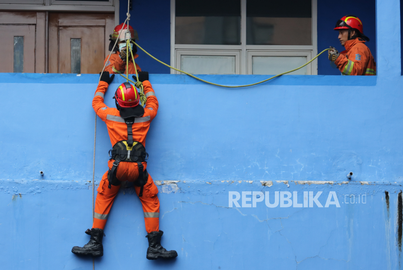 Personel SAR Semarang Dilatih Evakuasi Korban Reruntuhan (ilustrasi).